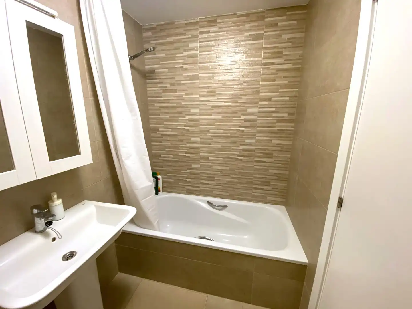 Bathroom of Flat for sale in Castro-Urdiales  with Heating, Private garden and Parquet flooring