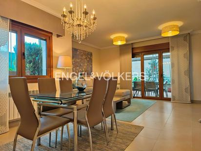 Dining room of House or chalet for sale in Sanxenxo  with Air Conditioner, Heating and Parquet flooring