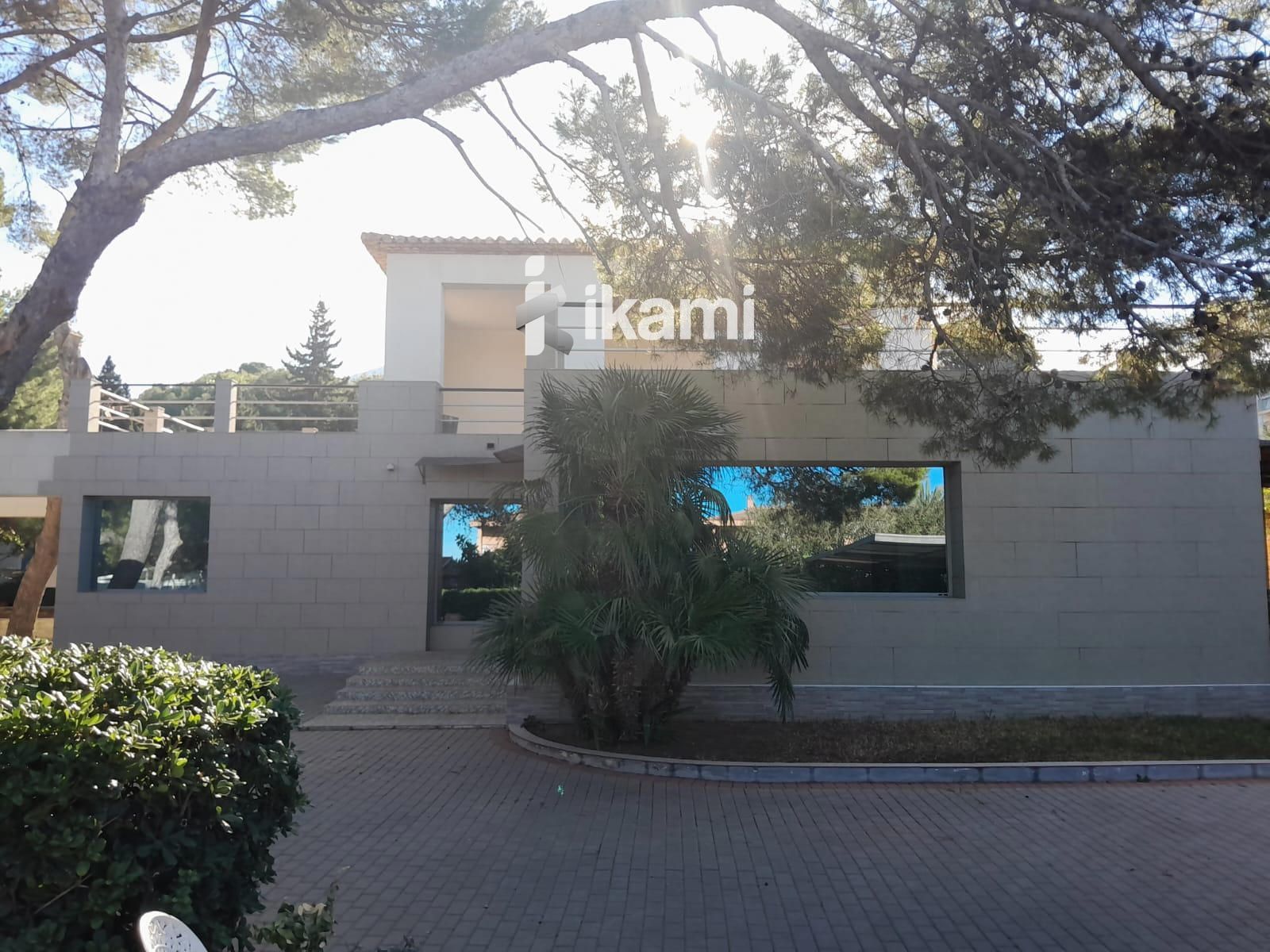 Vista exterior de Casa o xalet en venda en Dénia amb Aire condicionat, Calefacció i Jardí privat
