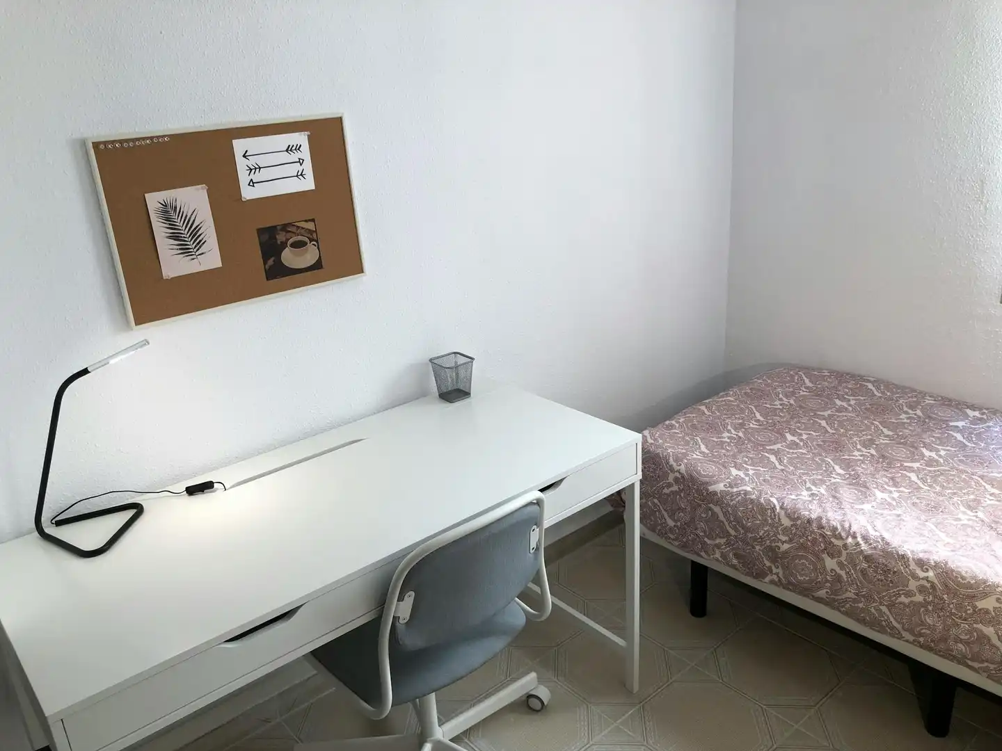 Habitación de Piso para compartir en Valencia con Calefacción, Lavadora y Internet