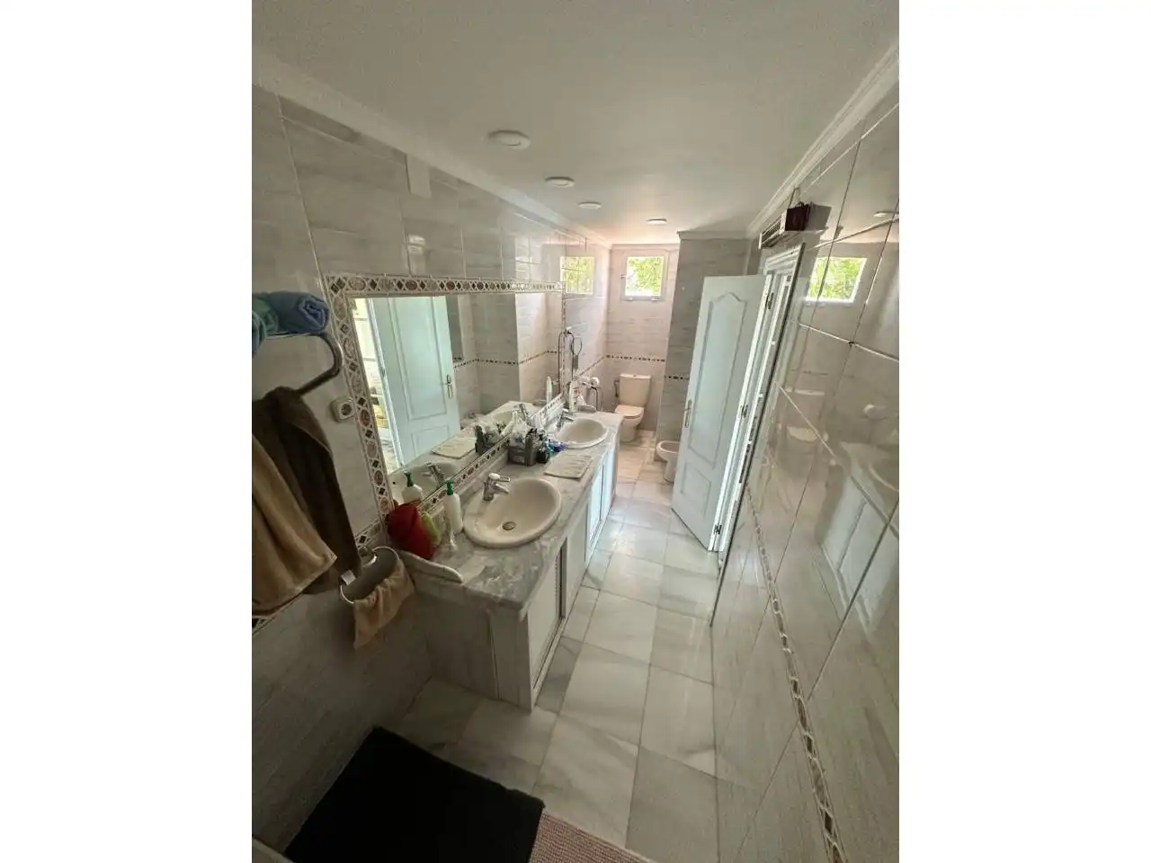 Bany de Casa o xalet de lloguer en Marbella amb Jardí privat, Terrassa i Piscina
