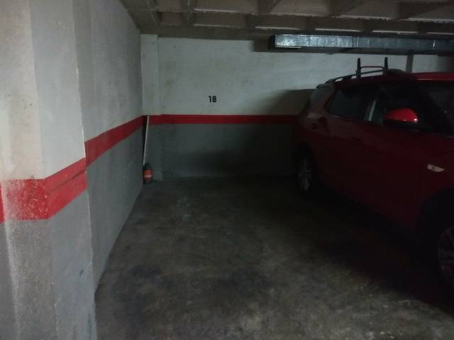 Garaje en Venta en Calle rosello en Altozano - Conde Lumiares