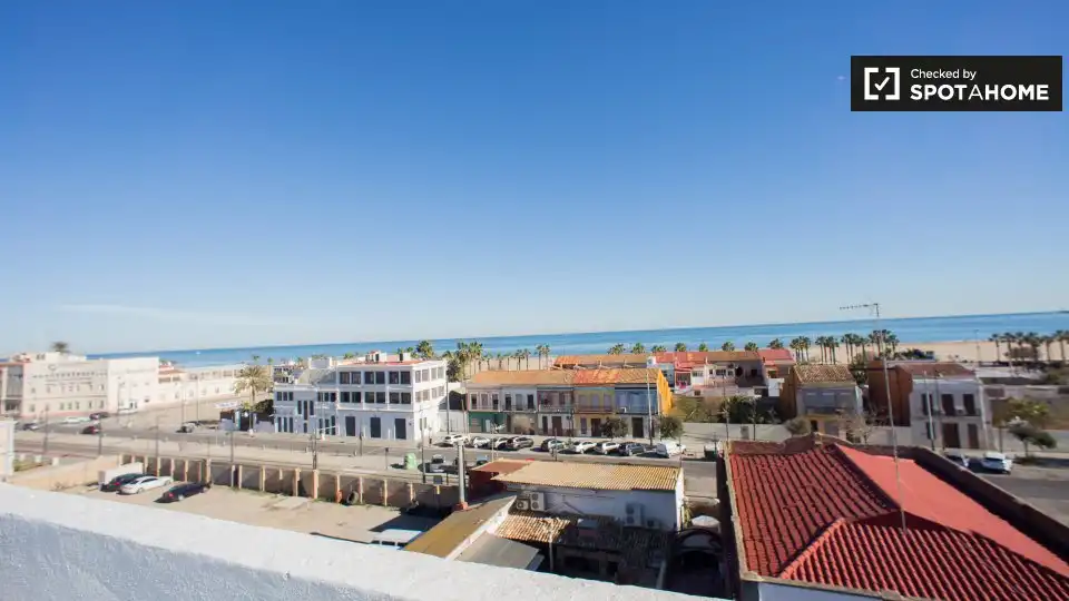 Exterior view of Flat for rent in Valencia  with Air Conditioner, Heating and Furnished