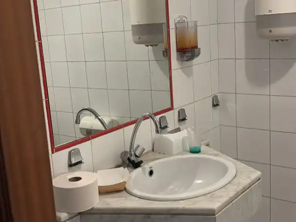 Bany de Local de lloguer en Alcobendas amb Aire condicionat i Parquet