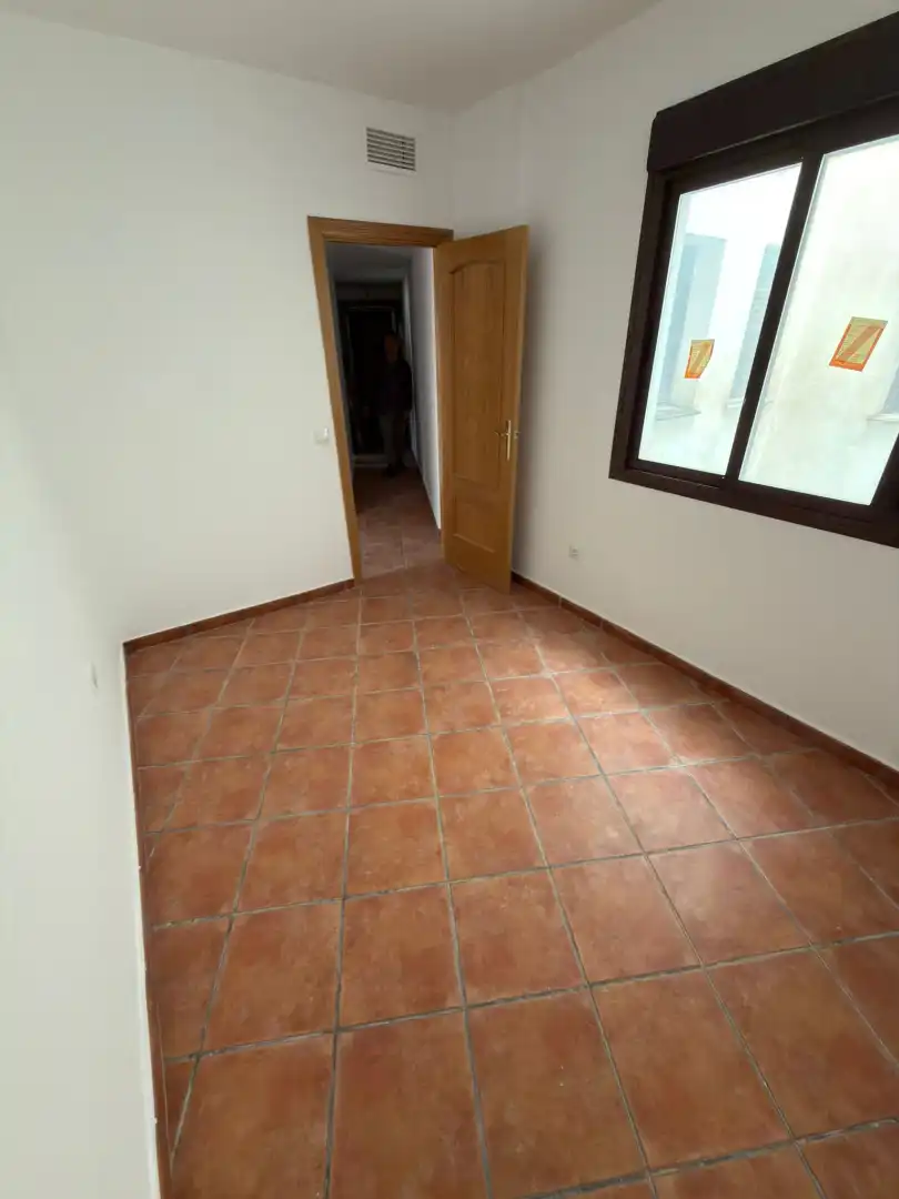Piso en venta en Alcaucín con Terraza, Horno y Piscina comunitaria