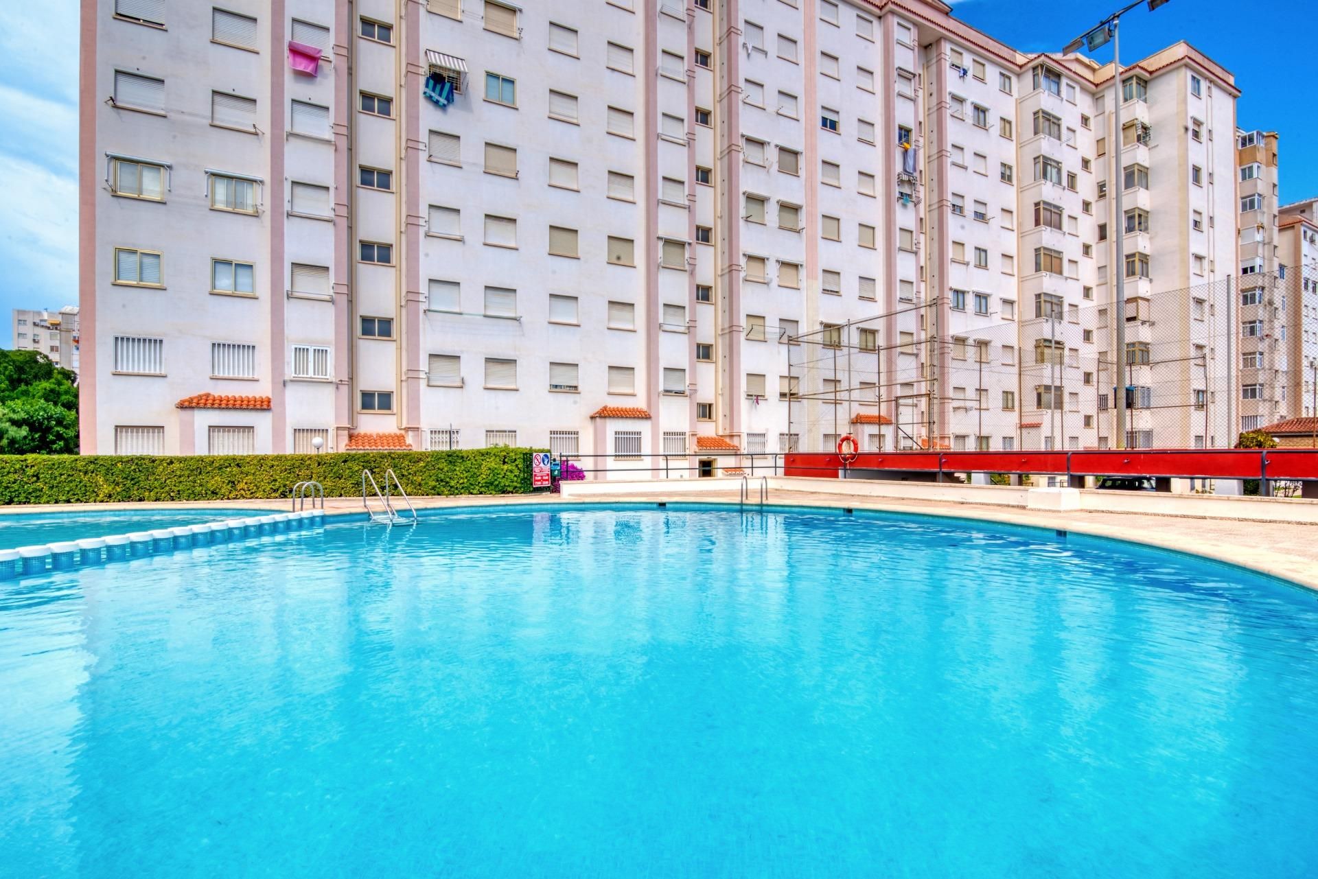 Piscina de Apartament de lloguer en Gandia amb Aire condicionat, Calefacció i Jardí privat