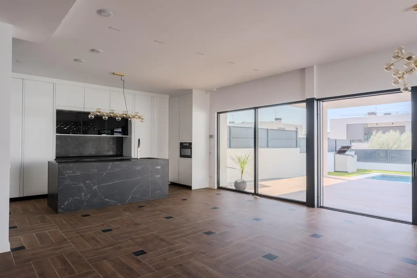 Casa pareada con piscina en venta en Calle Calle Tallín, imagen 25