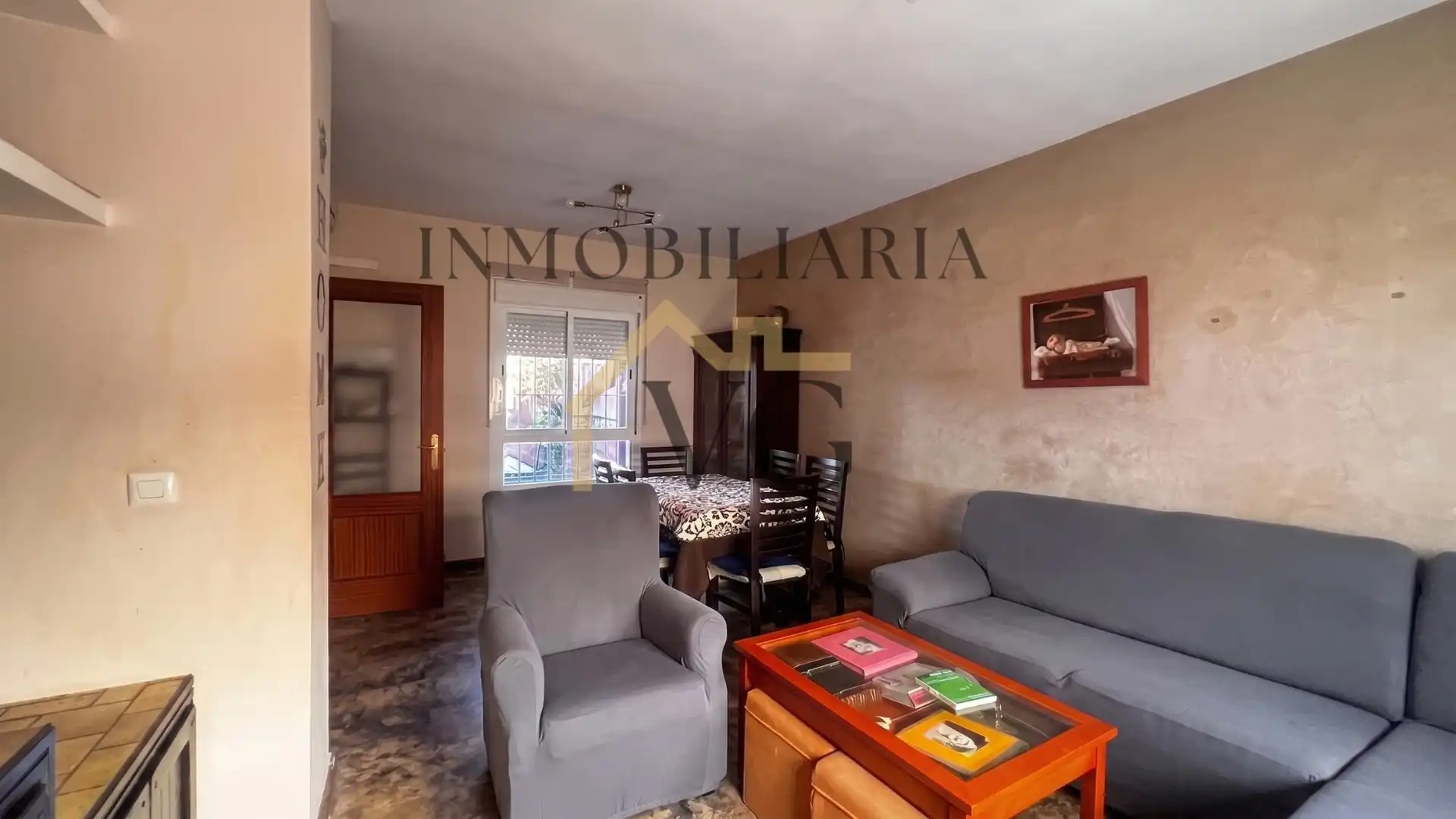 Sala d'estar de Casa adosada en venda en Guillena amb Calefacció, Terrassa i Traster
