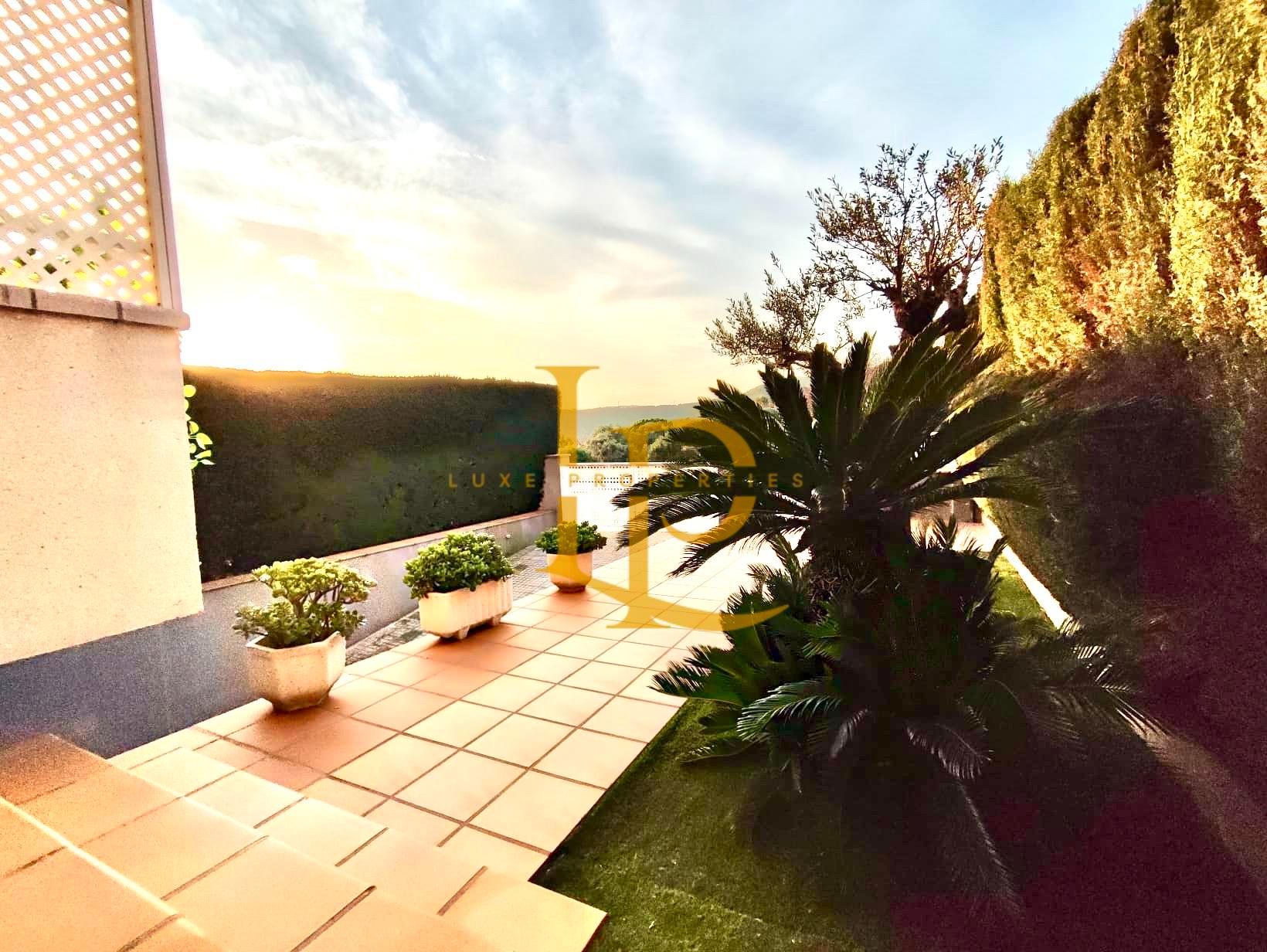 Terrassa de Casa adosada en venda en Olesa de Montserrat amb Aire condicionat, Calefacció i Jardí privat