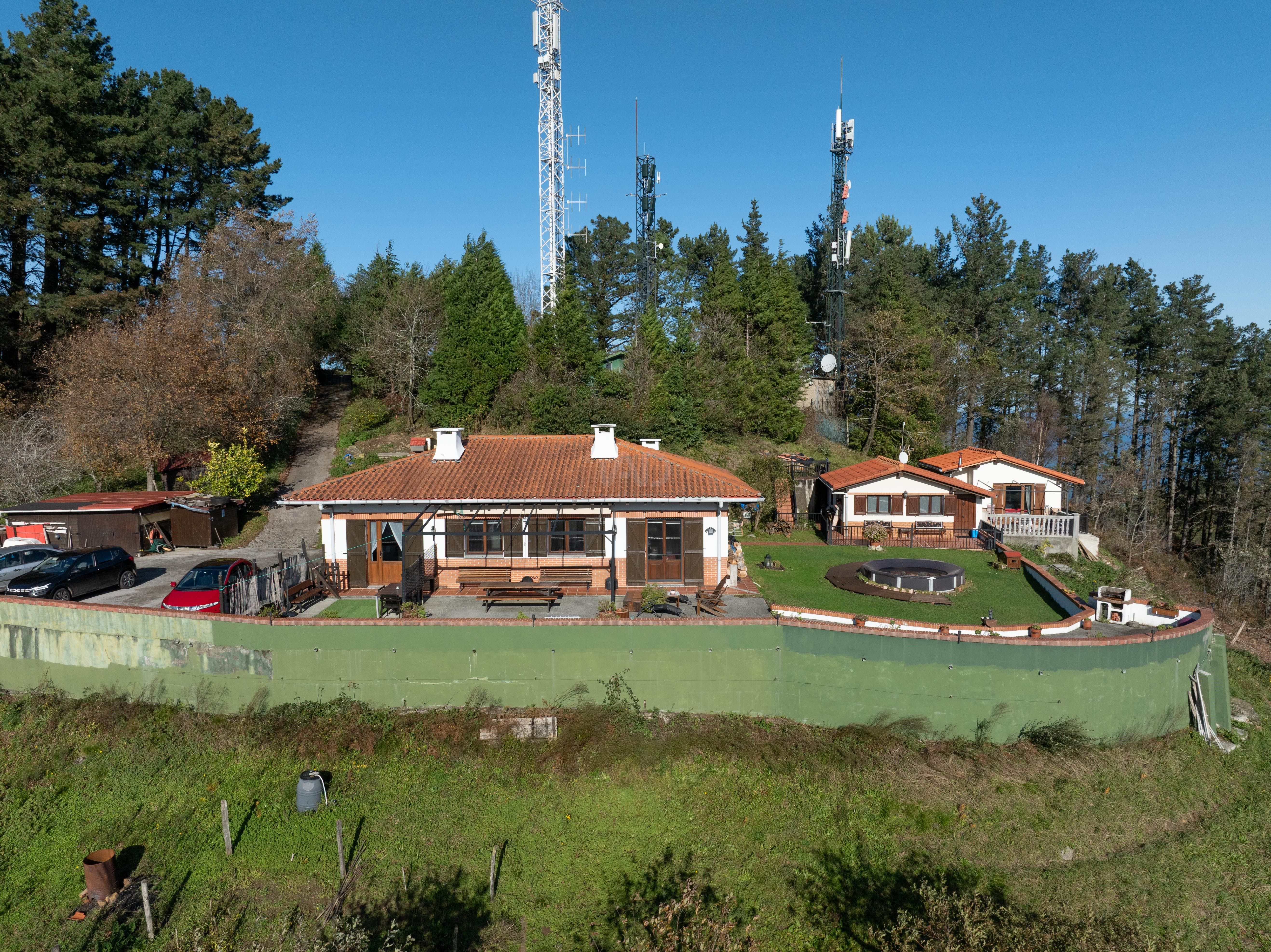 Vista exterior de Casa o xalet en venda en Mutriku amb Calefacció, Terrassa i Piscina