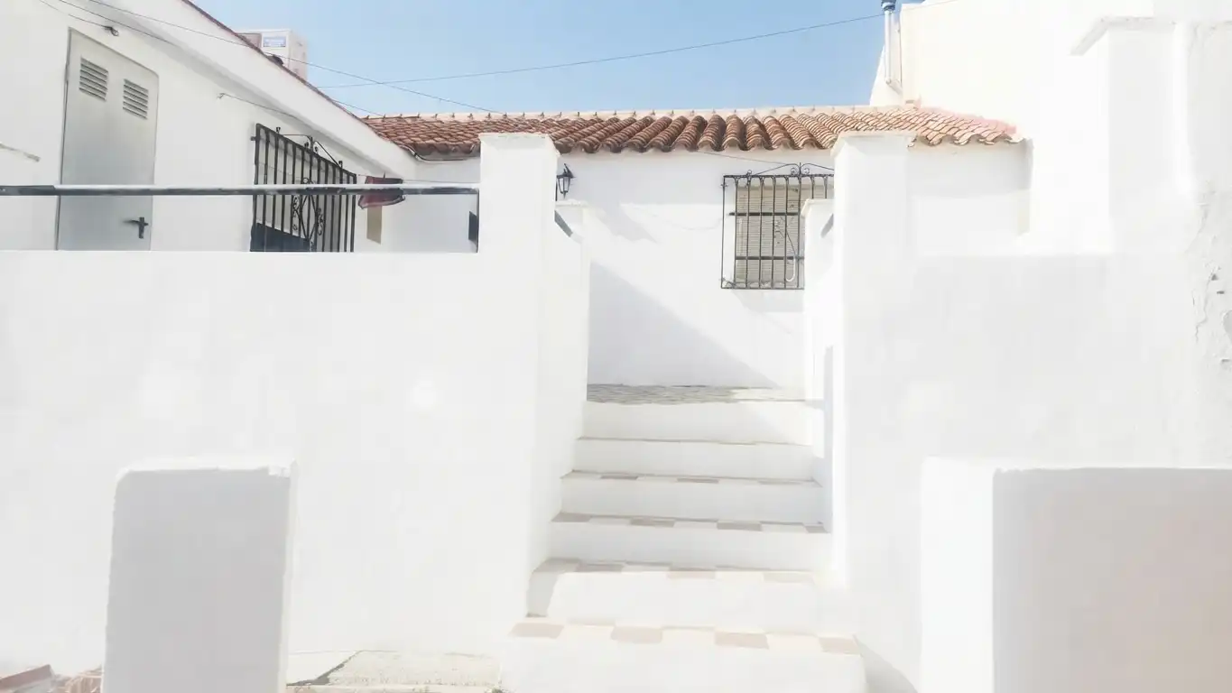 Vista exterior de Casa adosada en venta en Rincón de la Victoria con Aire acondicionado, Terraza y Trastero