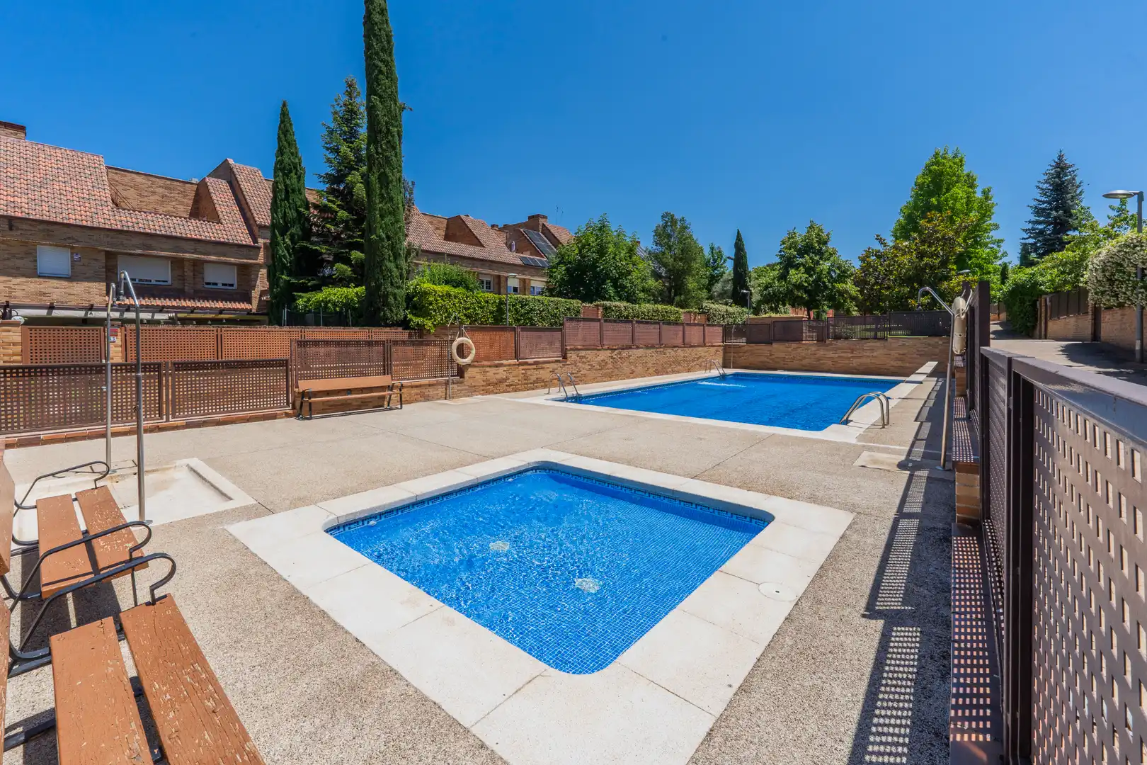 Piscina de Casa adosada en venda en Las Rozas de Madrid amb Calefacció, Jardí privat i Piscina comunitària