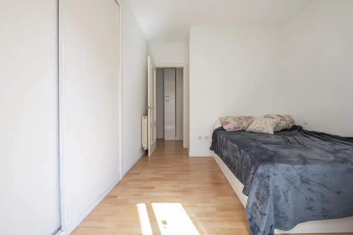 Habitación de Dúplex en venta en Madrid con Calefacción, Terraza y Balcón