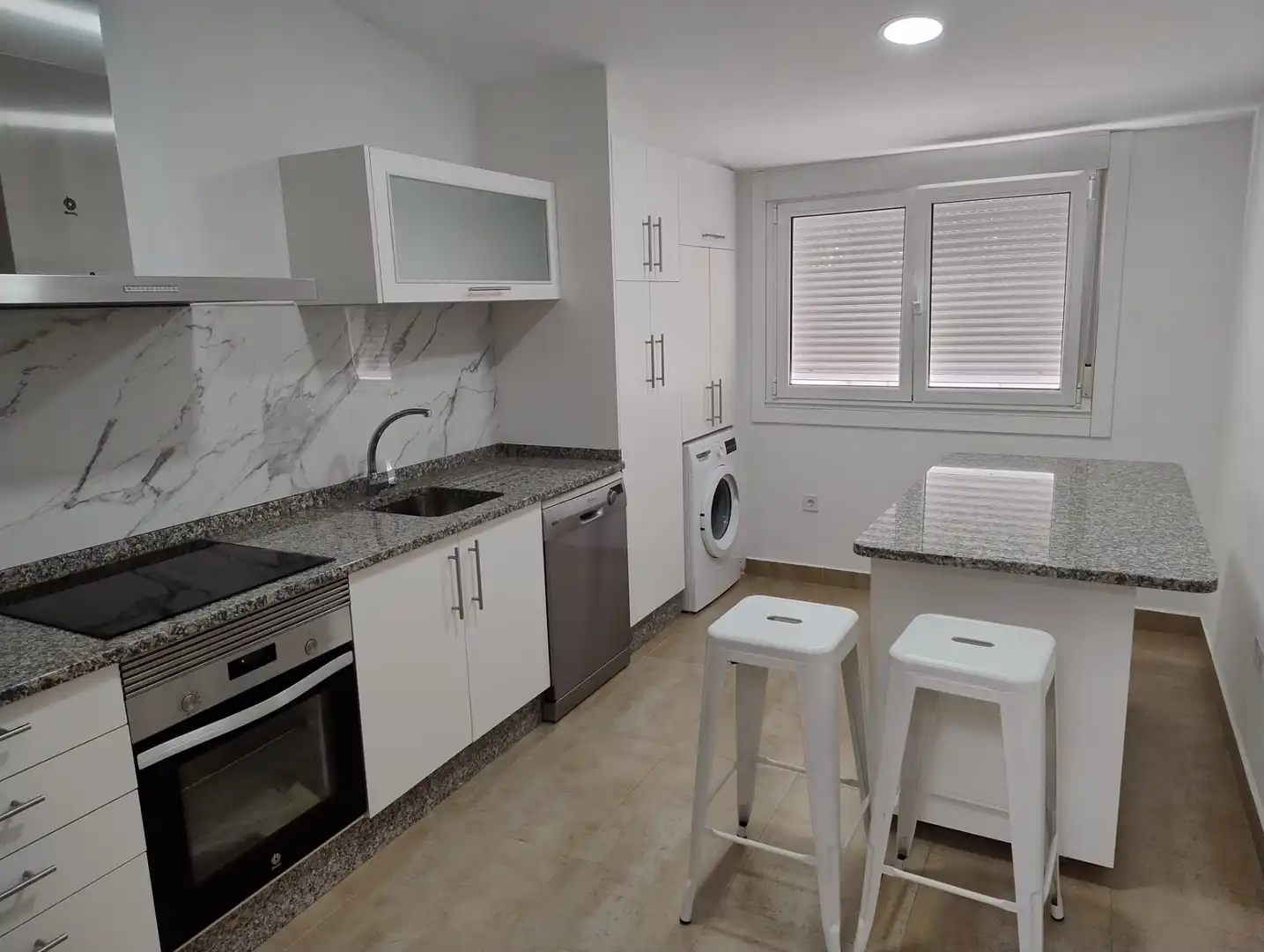 Cocina de Piso de alquiler en Santiago de Compostela  con Calefacción, Amueblado y Horno
