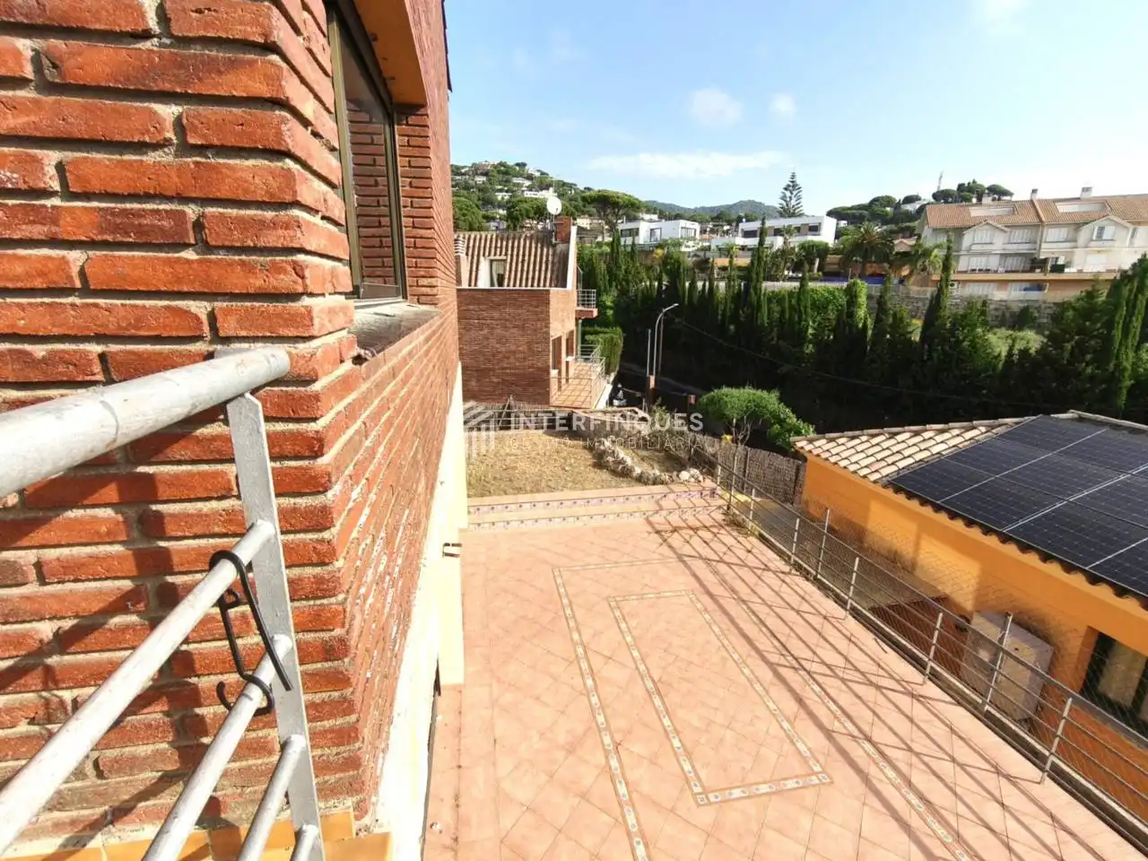 Vista exterior de Casa o xalet en venda en Premià de Dalt amb Calefacció, Jardí privat i Terrassa