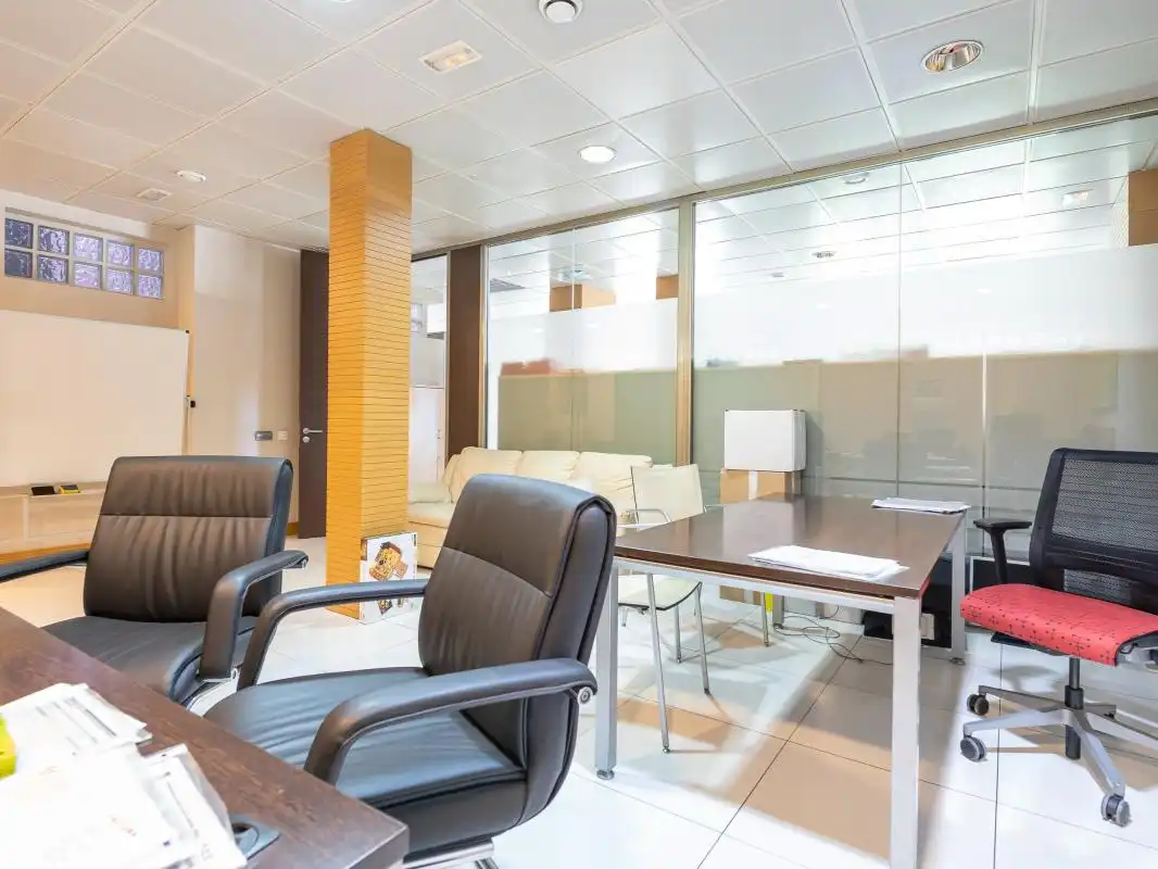 Commercial properties for rent in Pozuelo de Alarcón  with Air Conditioner and Heating