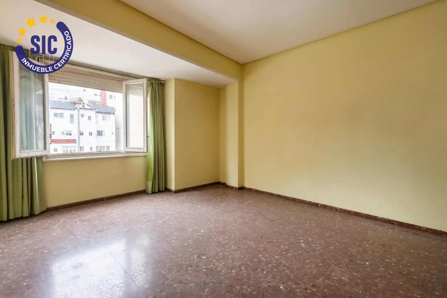 Bedroom of Flat for sale in Valencia