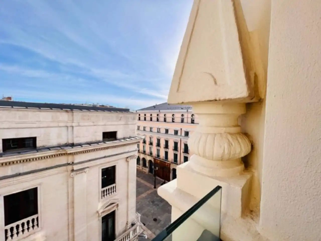 Vista exterior de Dúplex en venda en Burgos amb Calefacció i Balcó
