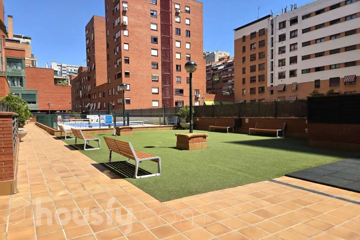 Terrassa de Pis de lloguer en Madrid amb Aire condicionat, Calefacció i Moblat