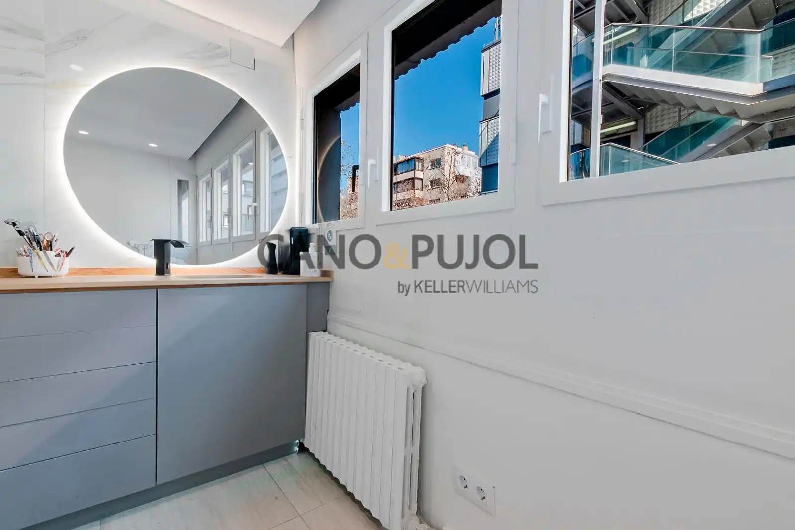 Büro zum Verkauf in Barcelona mit Klimaanlage, Heizung und Abstellraum