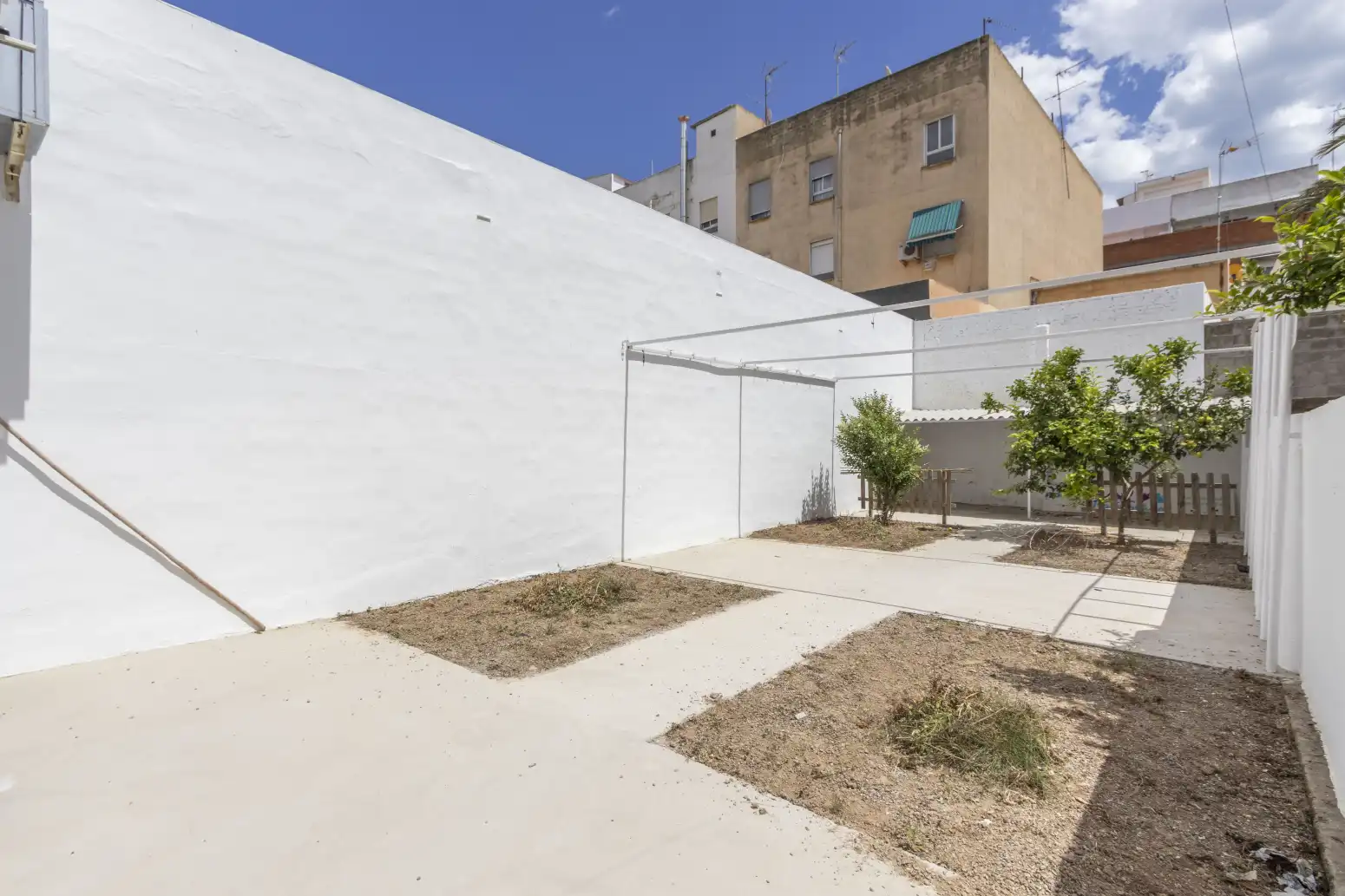 Vista exterior de Piso de alquiler en Foios con Jardín privado y Terraza