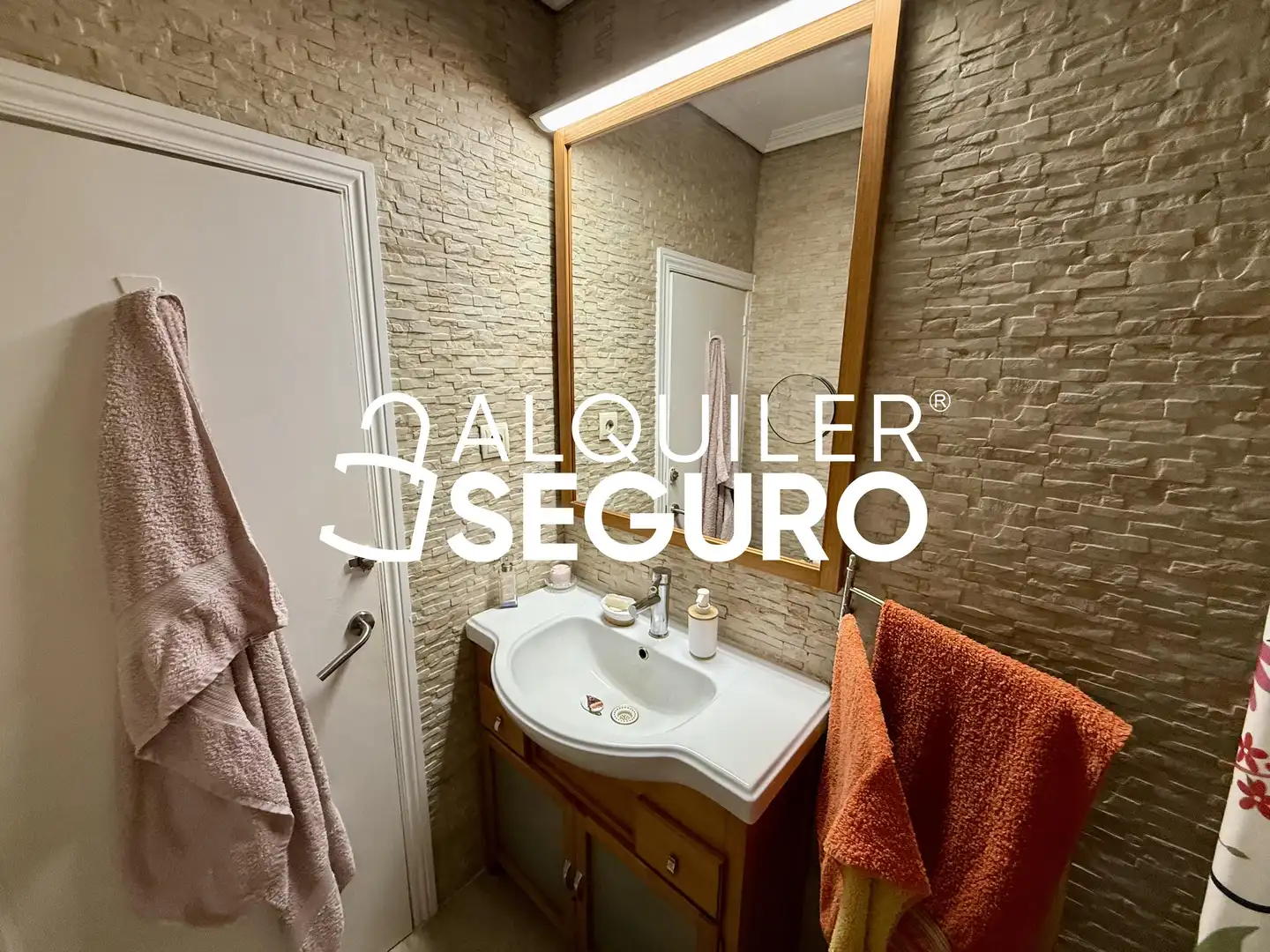 Bathroom of Flat for rent in Juan de la Cierva