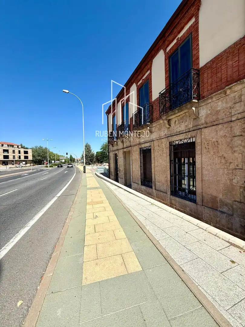 Außenansicht von Einfamilien-Reihenhaus zur Miete in Salamanca mit Heizung, Terrasse und Abstellraum