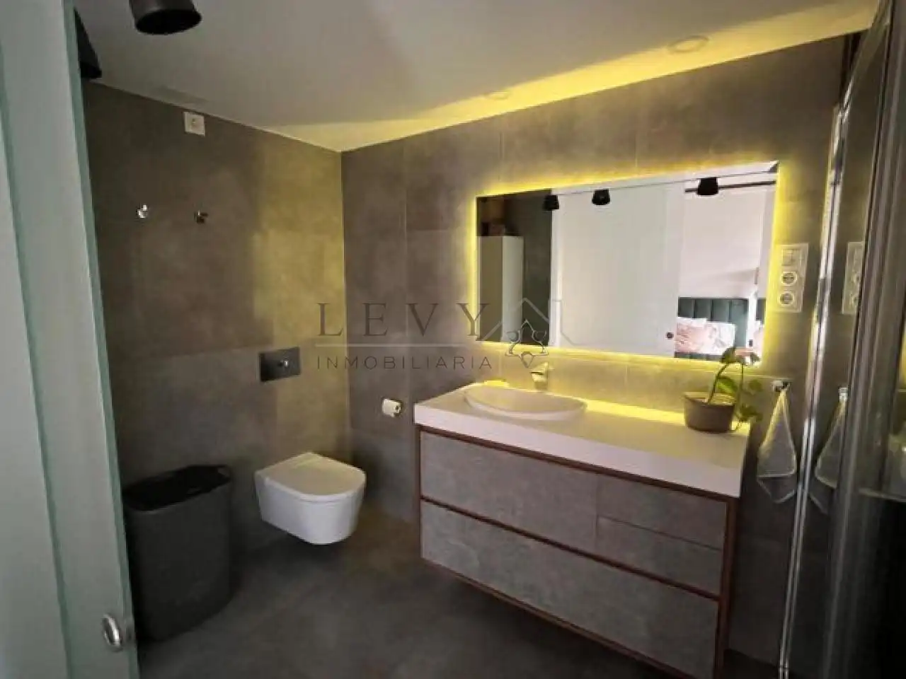 Baño de Piso en venta en Málaga con Aire acondicionado y Calefacción