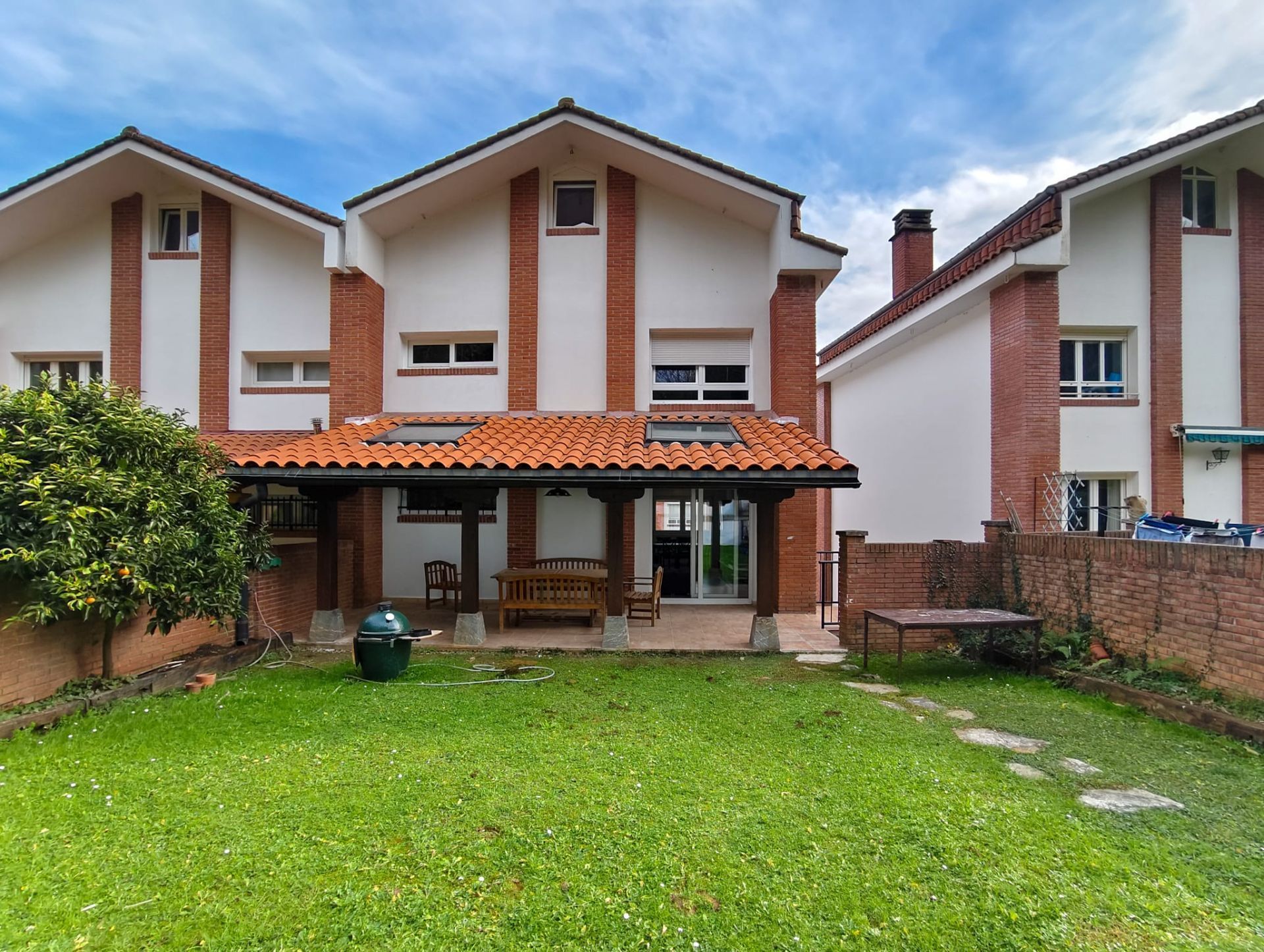 Single-family semi-detached to rent in Urnieta