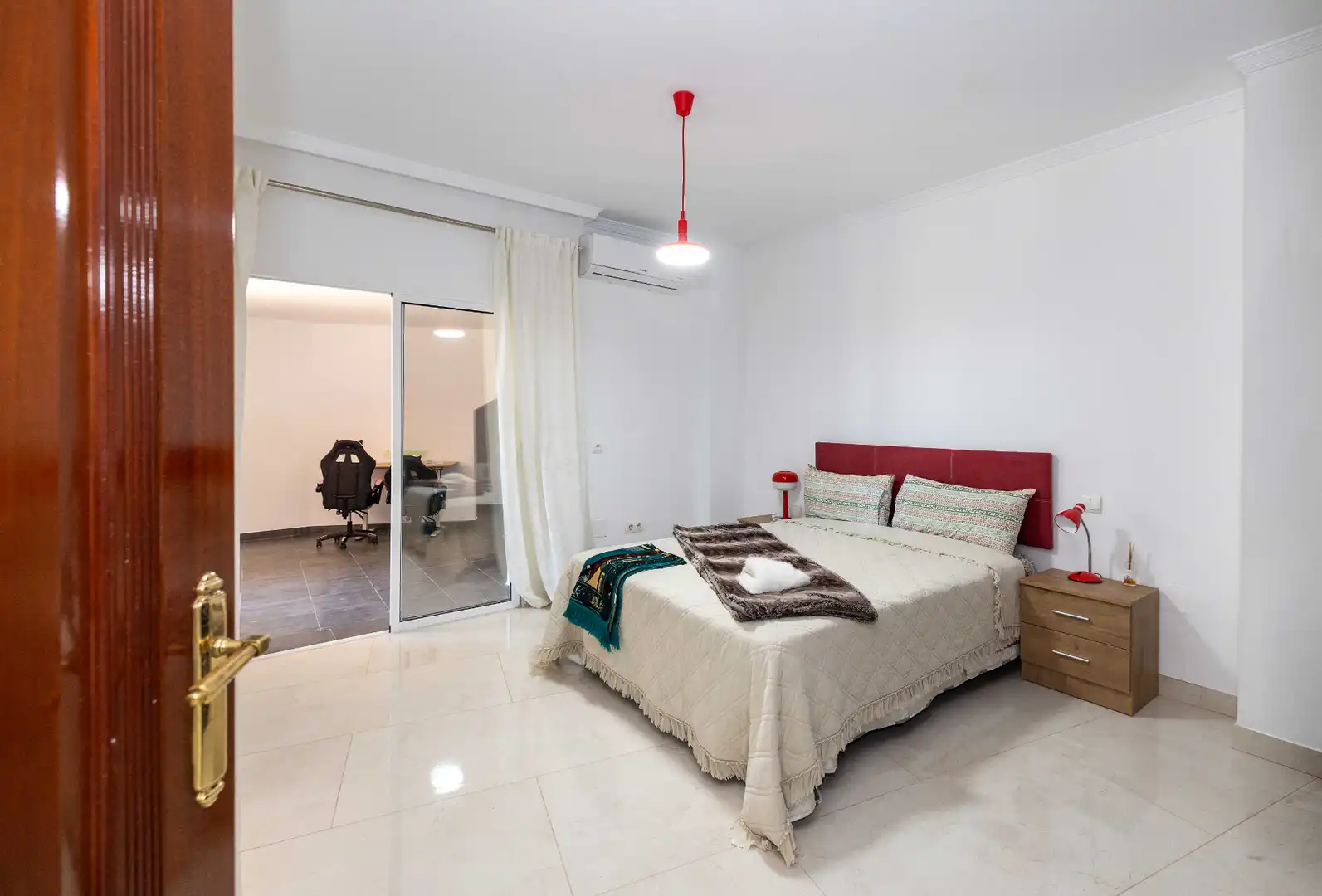 Schlafzimmer von Haus oder Chalet zum Verkauf in Málaga mit Klimaanlage, Heizung und Privatgarten