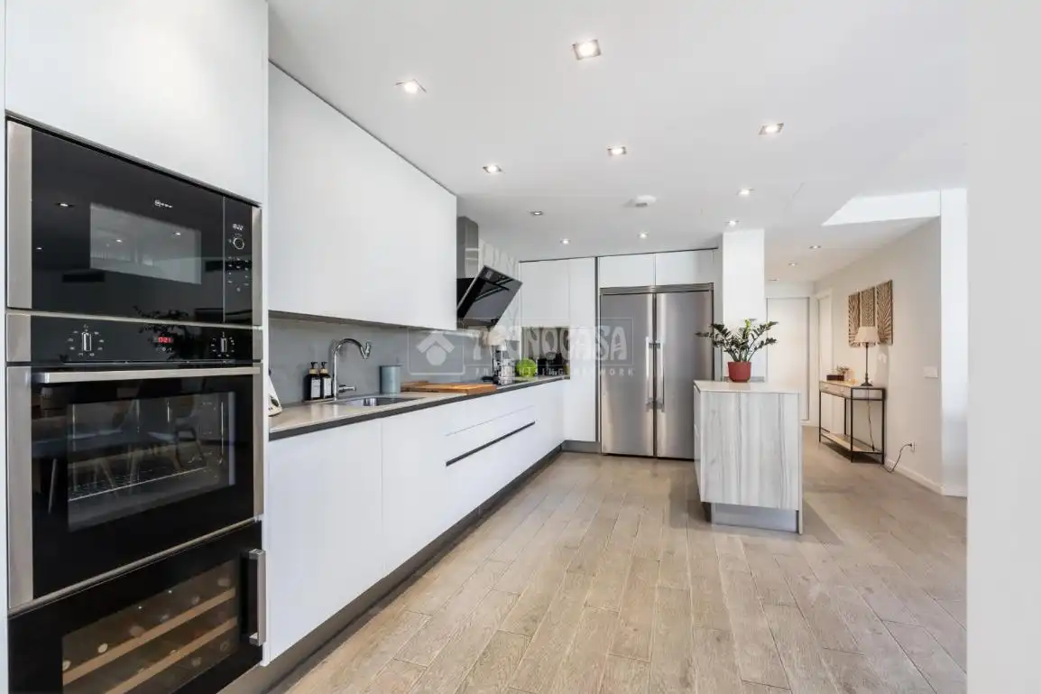 Cocina de Piso en venta en Torrelodones con Aire acondicionado, Jardín privado y Piscina comunitaria