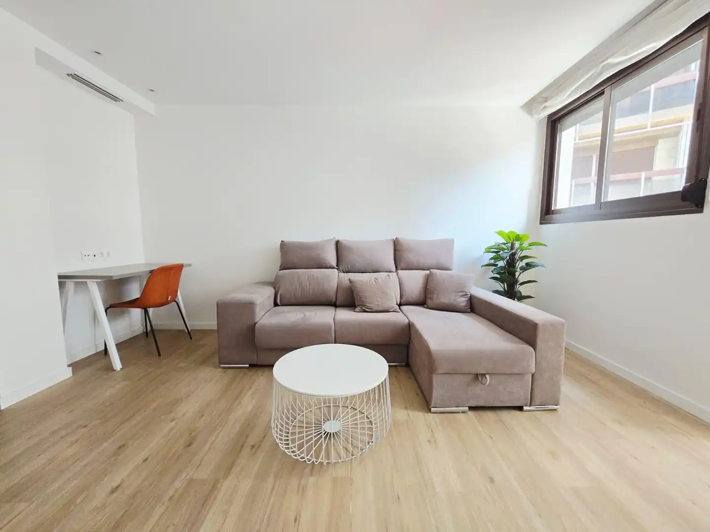 Living room of Flat for rent in Valencia  with Parquet flooring and Terrace