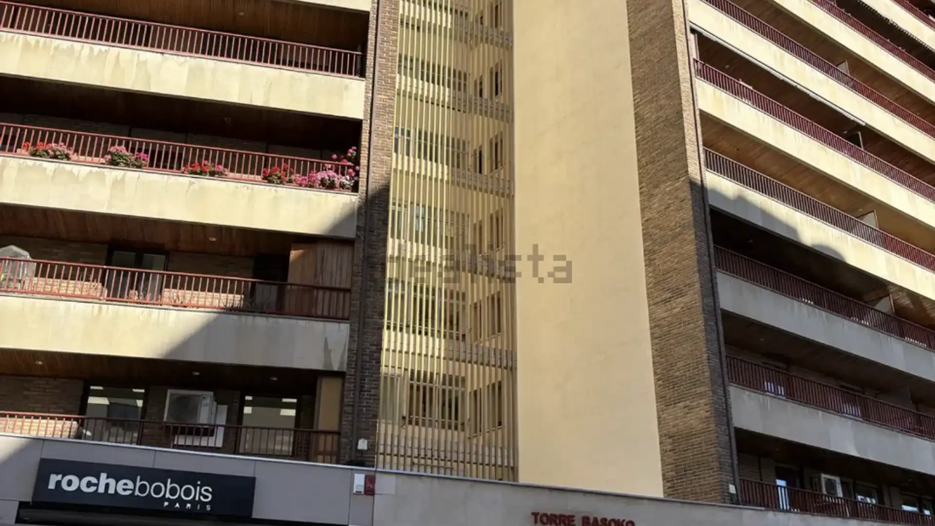 Vista exterior de Garaje de alquiler en  Pamplona / Iruña