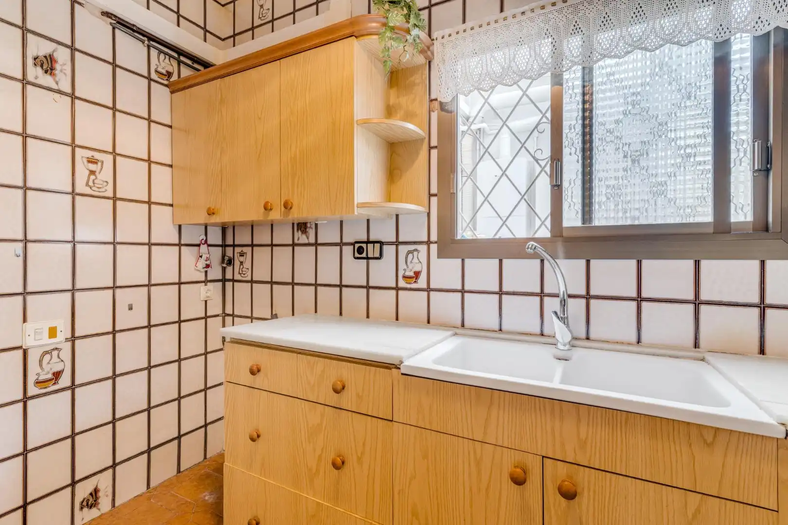 Küche von Einfamilien-Reihenhaus zum Verkauf in Barcelona mit Klimaanlage, Heizung und Terrasse