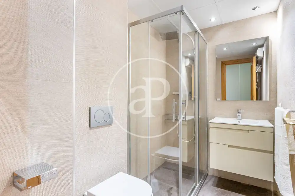 Baño de Dúplex de alquiler en Burjassot con Aire acondicionado, Calefacción y Amueblado
