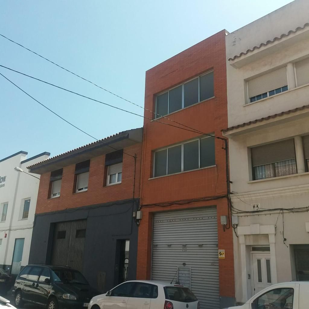 Außenansicht von Fabrikhallen zum Verkauf in El Prat de Llobregat
