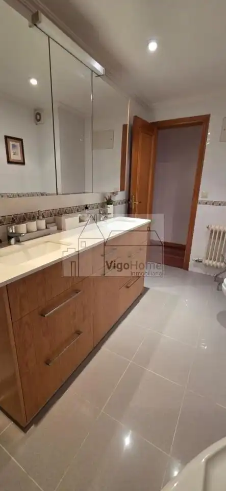 Bathroom of Duplexes for rent in Vigo   with Heating, Parquet flooring and Terrace