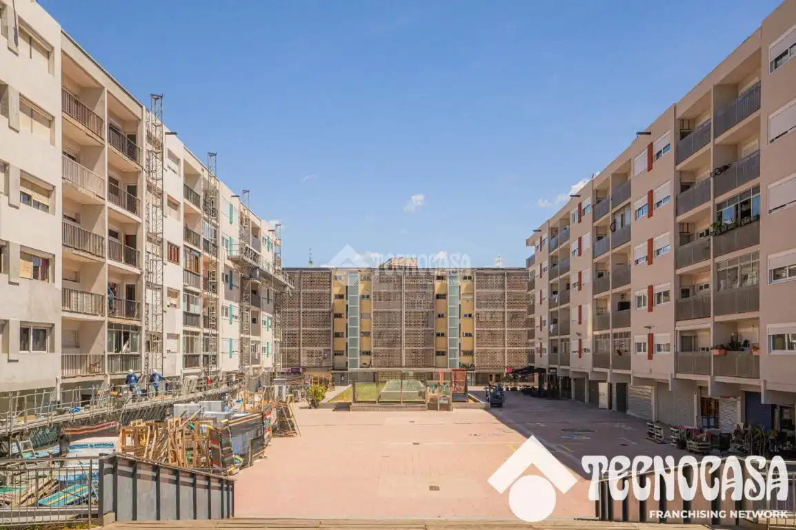Vista exterior de Local en venda en Barcelona