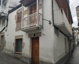 Vista exterior de Casa adosada en venda en Viveiro amb Balcó