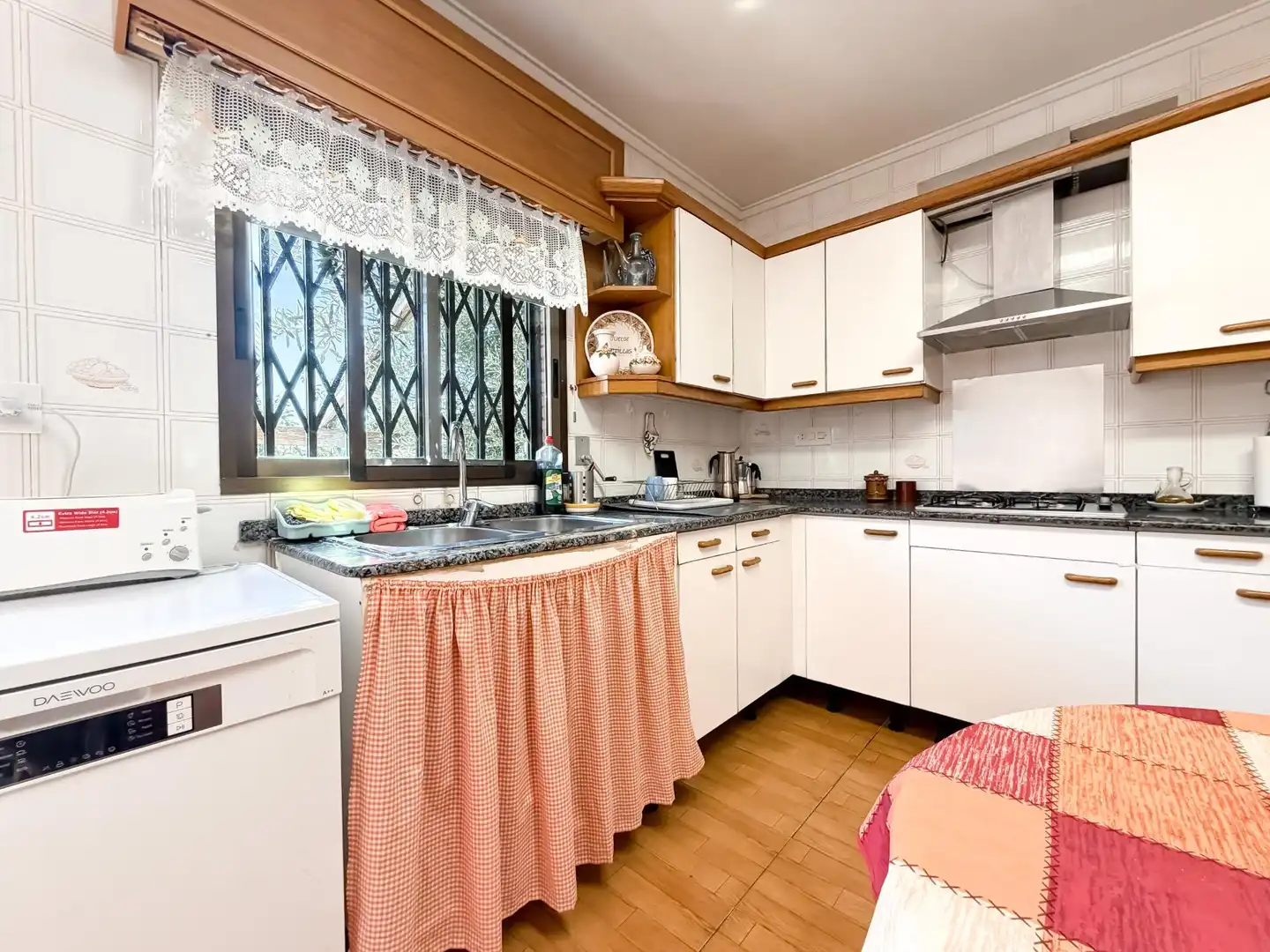 Cuina de Casa o xalet en venda en L'Eliana amb Aire condicionat, Jardí privat i Terrassa