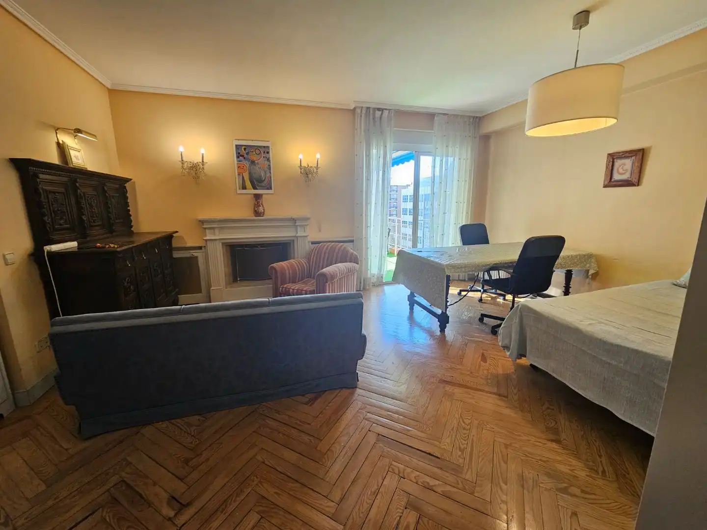 Sala d'estar de Pis per a compartir en Madrid amb Aire condicionat, Calefacció i Parquet