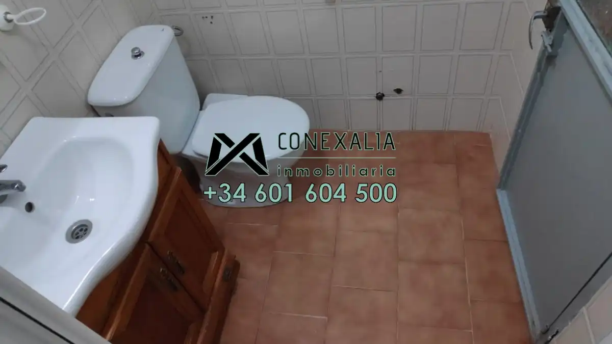 Bathroom of Houses for sale in Pruna  with Terrace, Storage room and Balcony