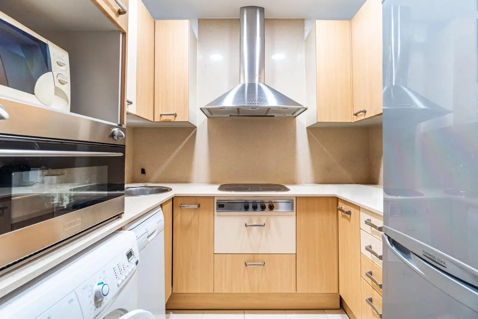 Küche von Wohnung zum Verkauf in Barcelona mit Klimaanlage, Heizung und Parkett