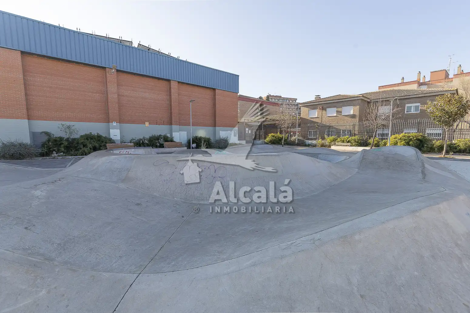 Exterior view of Flat for sale in Alcalá de Henares  with Air Conditioner, Heating and Private garden