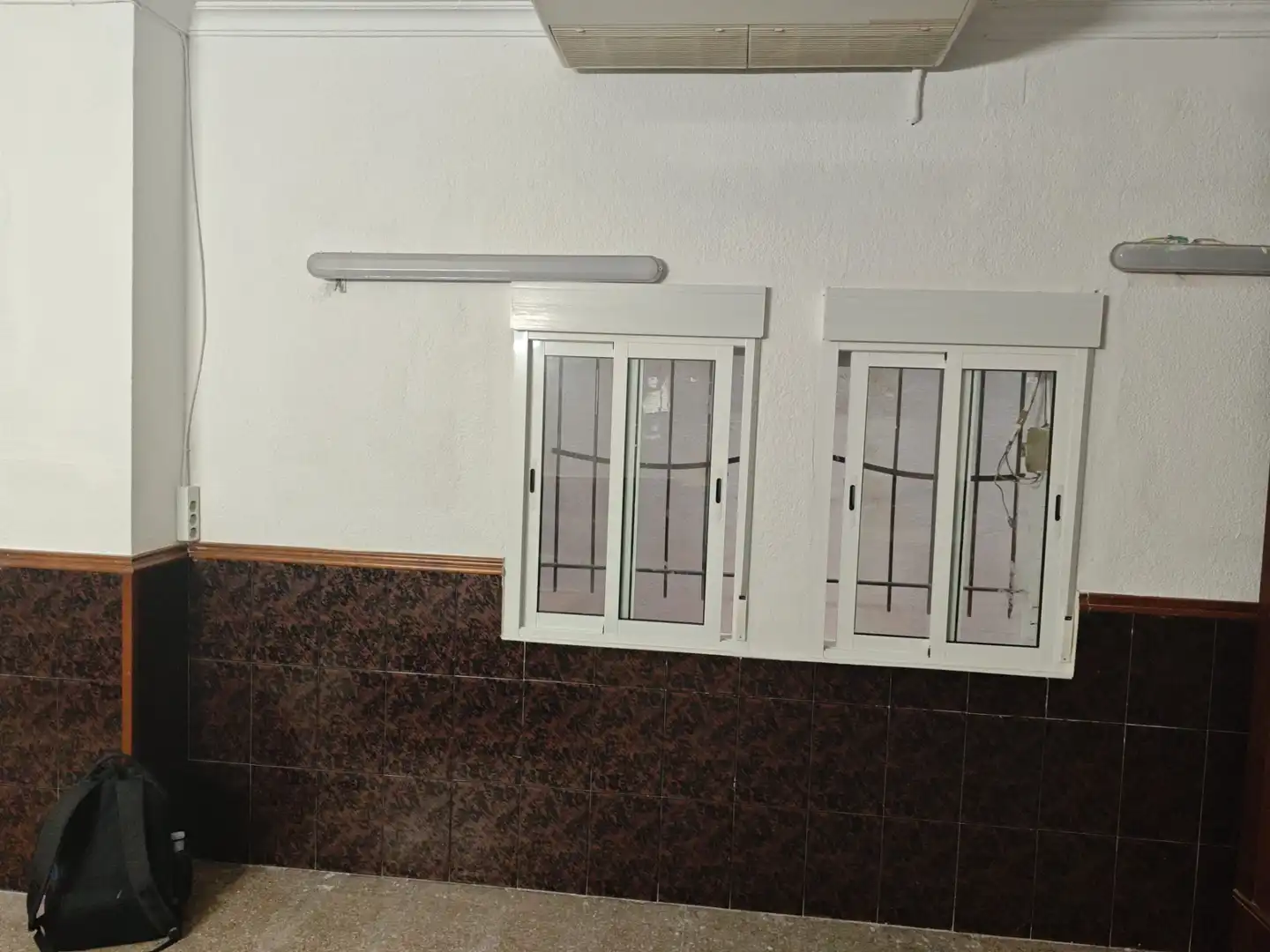 Cuina de Local de lloguer en Sant Feliu de Llobregat amb Aire condicionat, Calefacció i Moblat
