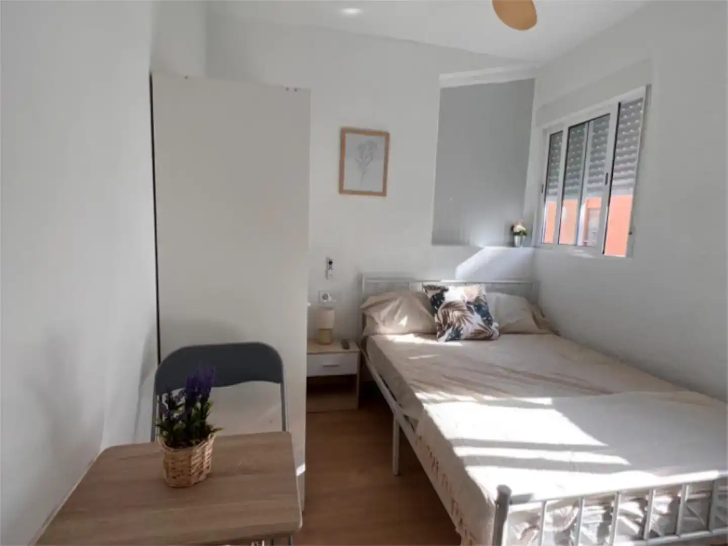 Bedroom of Flat for share in Mislata  with Parquet flooring, Furnished and Oven