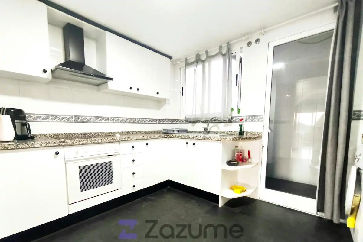 Cocina de Piso de alquiler en Casc Urbà