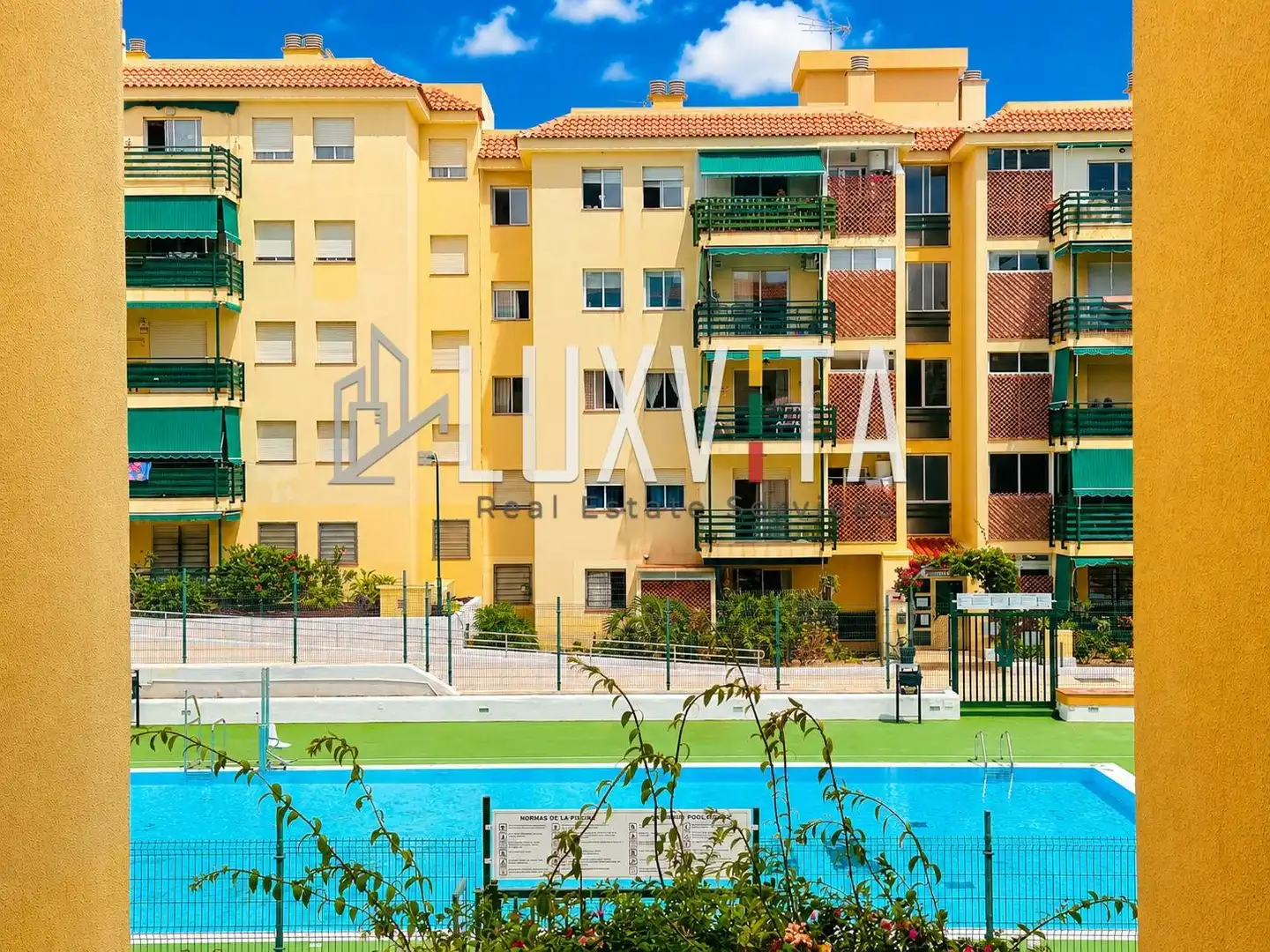 Vista exterior de Apartamento en venta en Arona con Terraza y Piscina comunitaria