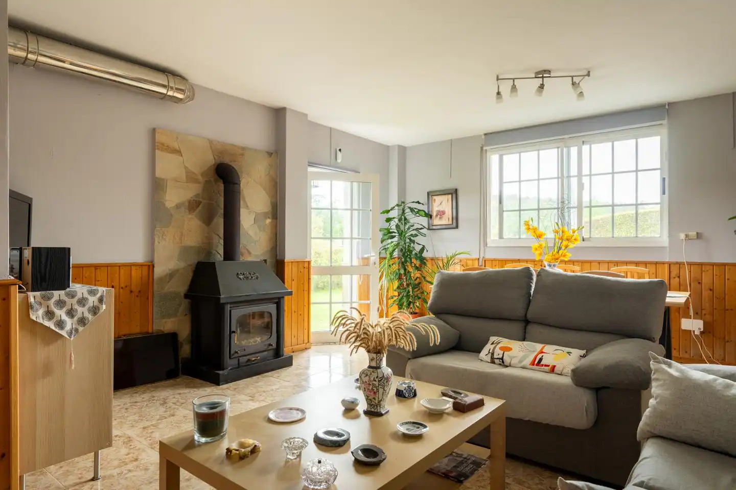 Living room of Houses for sale in Bergondo  with Heating, Private garden and Swimming Pool