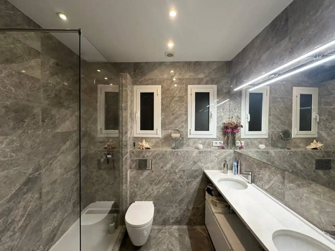 Baño de Piso de alquiler en Barcelona con Aire acondicionado, Calefacción y Amueblado
